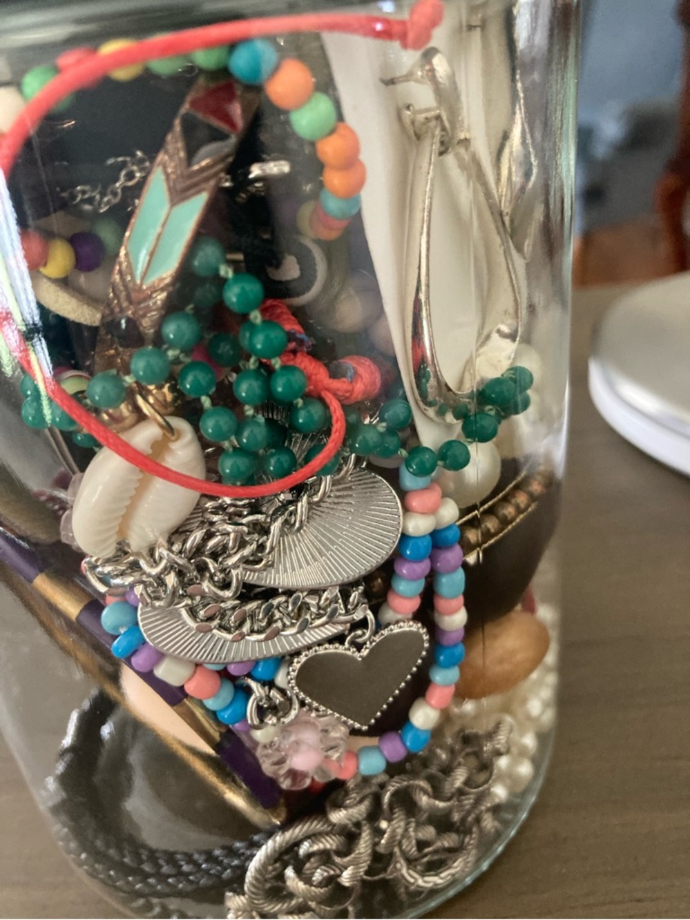 40 PCS. Assortd Mystery Jewelry Jar. Beads & Pearls. Beaded Bag Included. - Picture 5 of 13